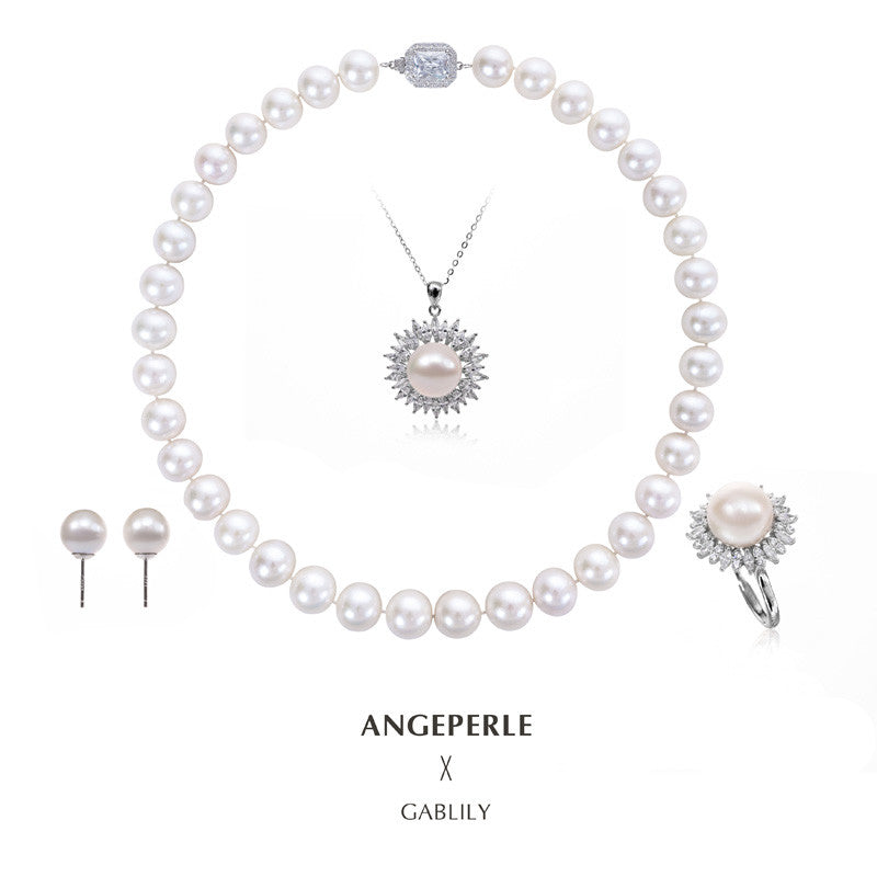 White Pearl Necklace