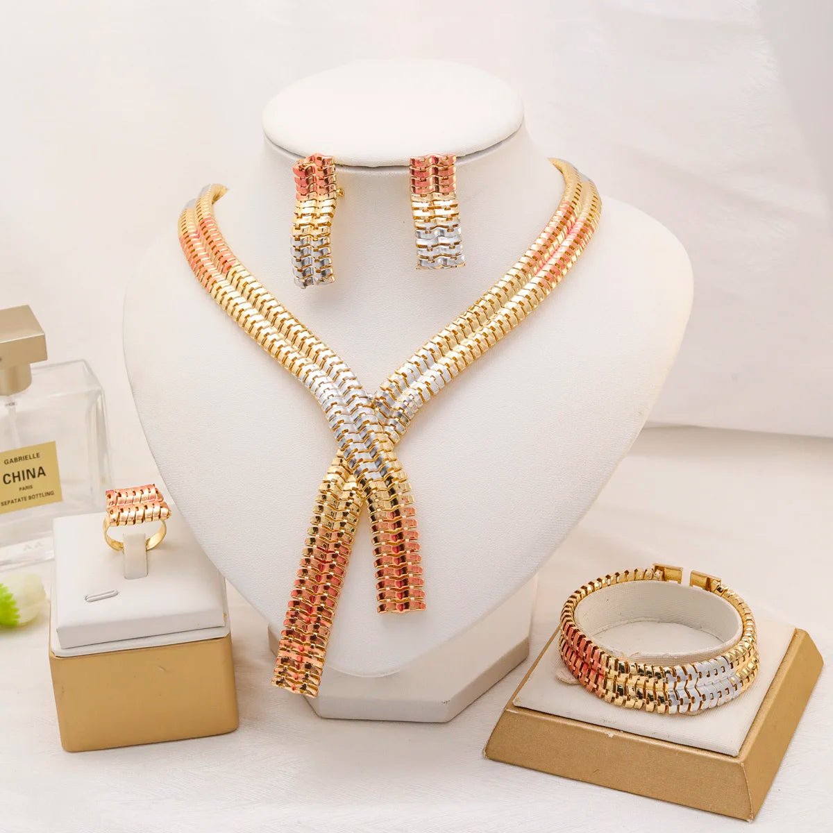 Fashion Prom Jewelry Sets Earrings and Rings Women Necklace 18k Gold Plated Design Earring Bracelet Rings Gifts Sets